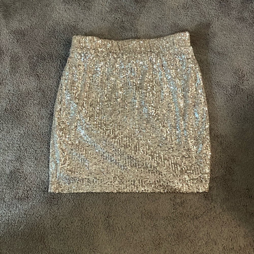 Maurice’s sequin skirt size small. Never worn, no tags.